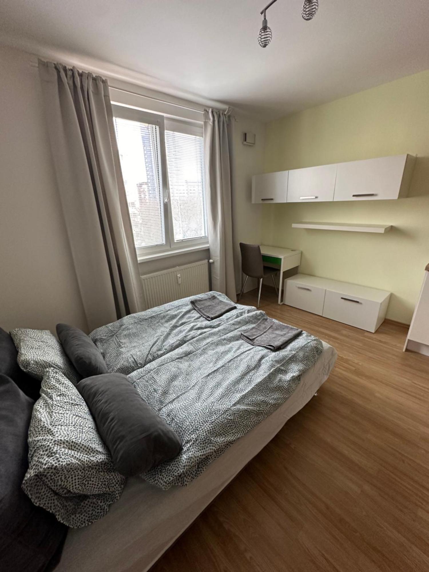 Private Apartment 1Km From Center Bratislava Extérieur photo